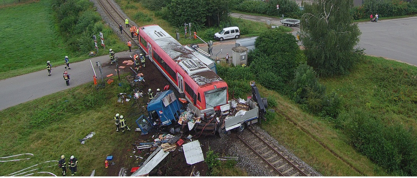 Überlandhilfe - Verkehrsunfall mit Schienenfahrzeug