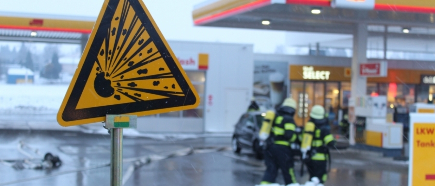 Gasaustritt an Tankstelle