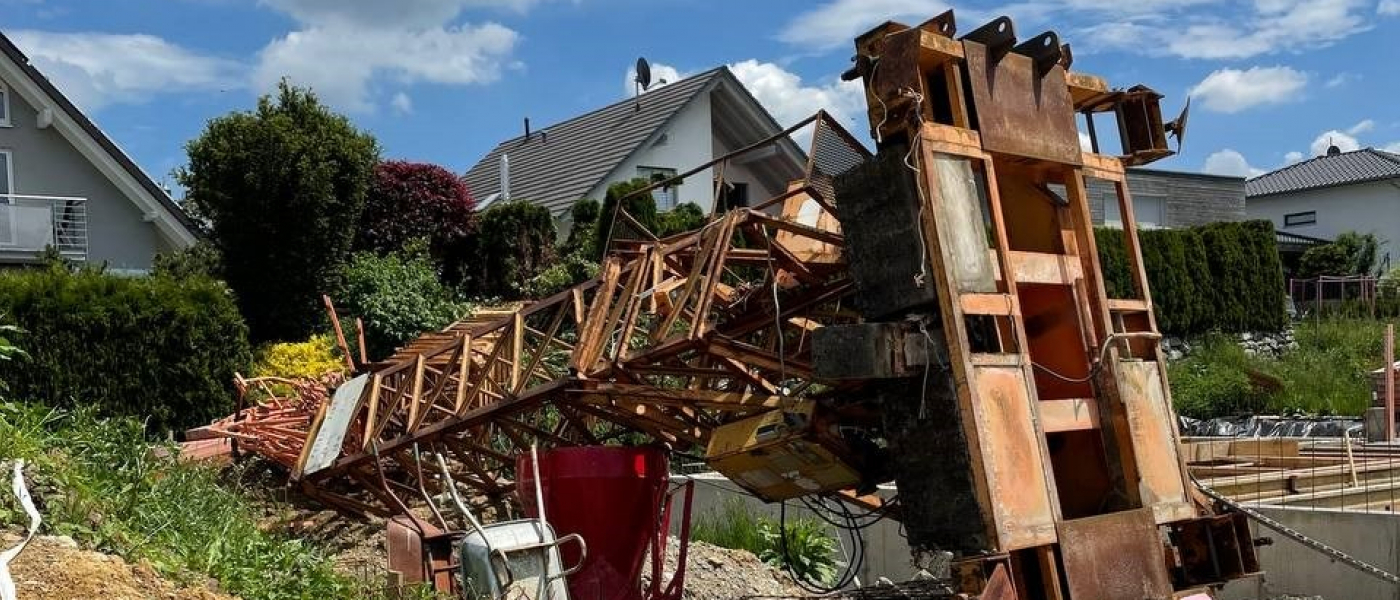 T2 - Technische Hilfe - umgestürzter Baukran